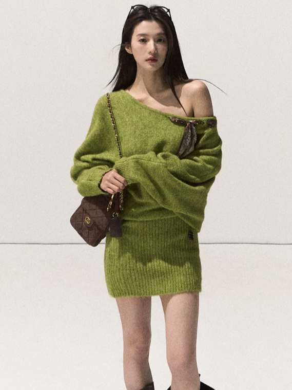 OAKMOO/ Autumn Green Wool-Blend Off-Shoulder Bodycon Knit Dress (With Scarf)