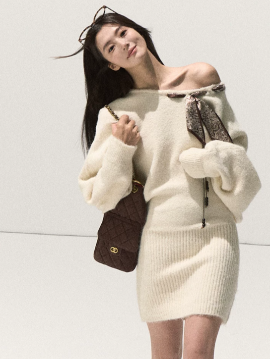 OAKMOO/ Almond White Wool-Blend Off-Shoulder Bodycon Knit Dress (With Scarf)