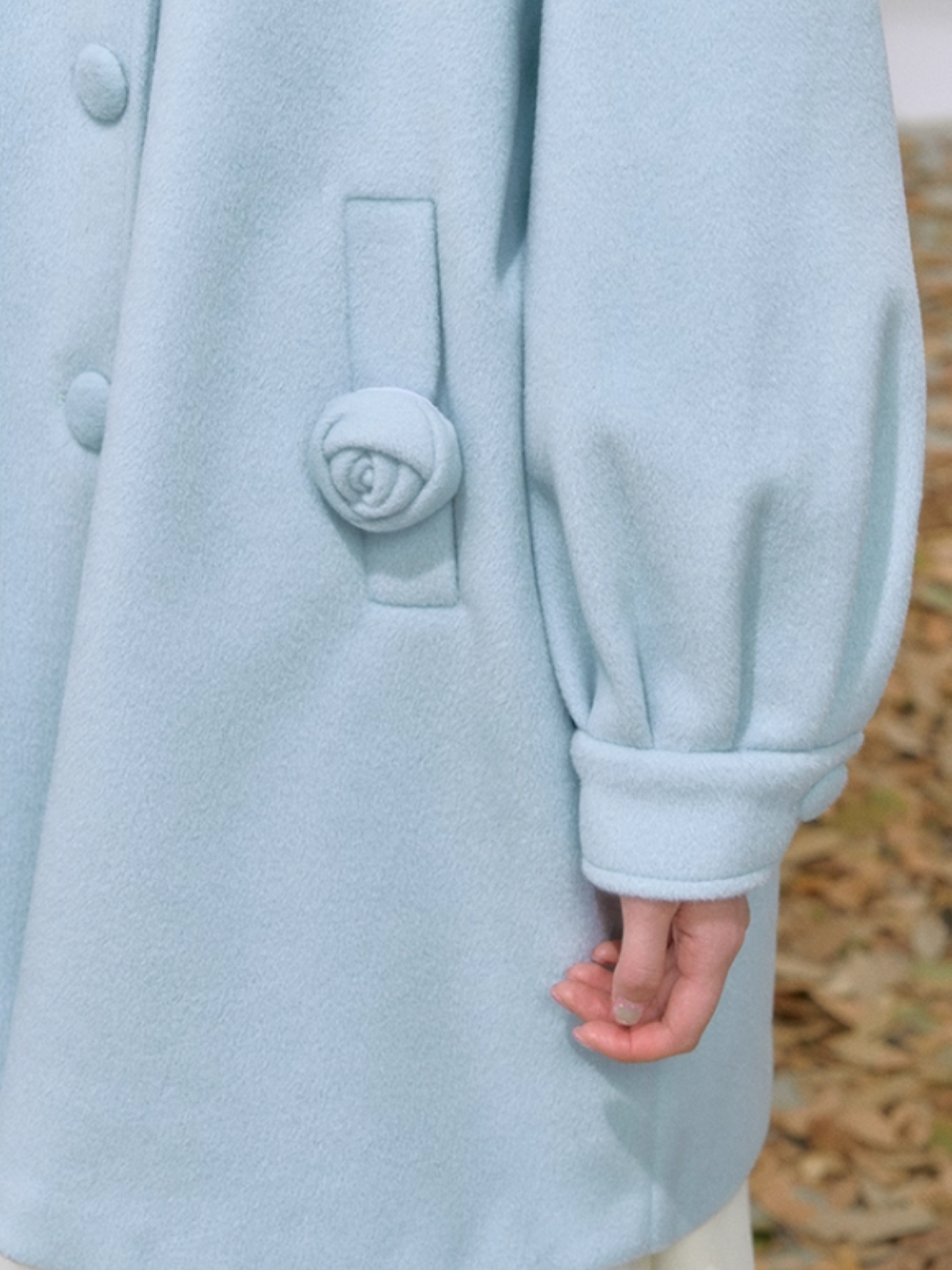 "风吟花语" Sugar Blue A-Line Wool Coat with Detachable Floral Pockets