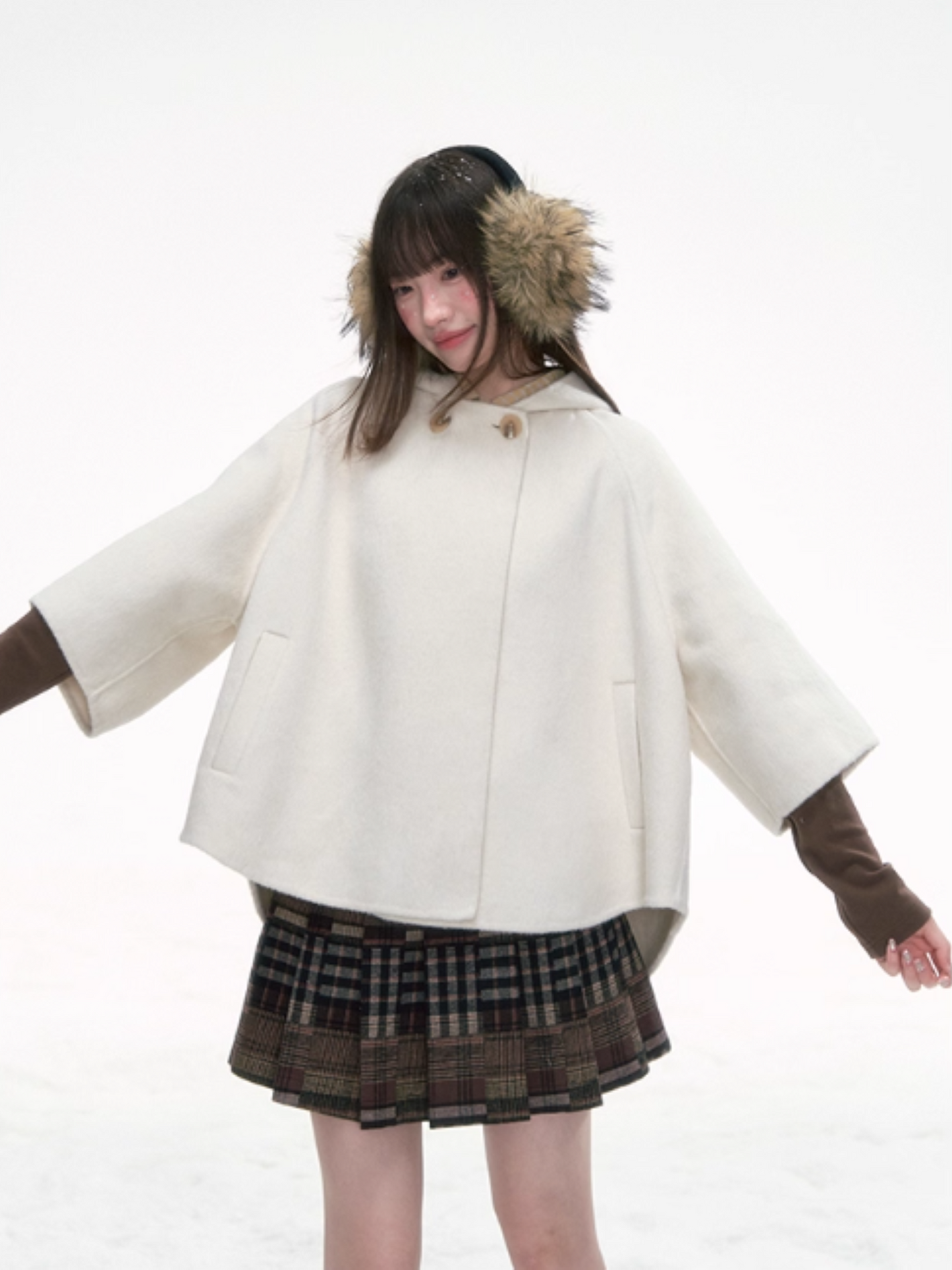'漫游者' White Wool-Blend Hooded Cape Coat