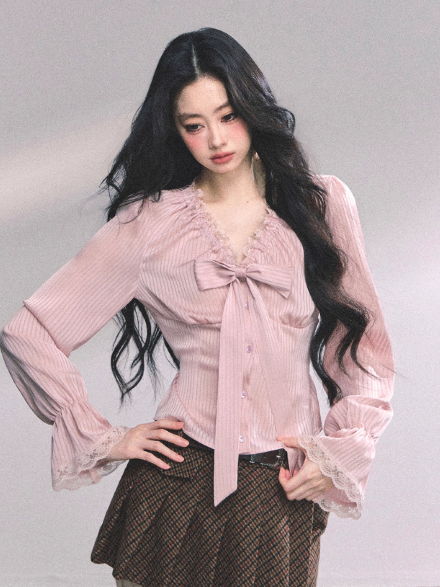 少也眼 Sweet Lolita-Inspired Slim Fit Lace Blouse