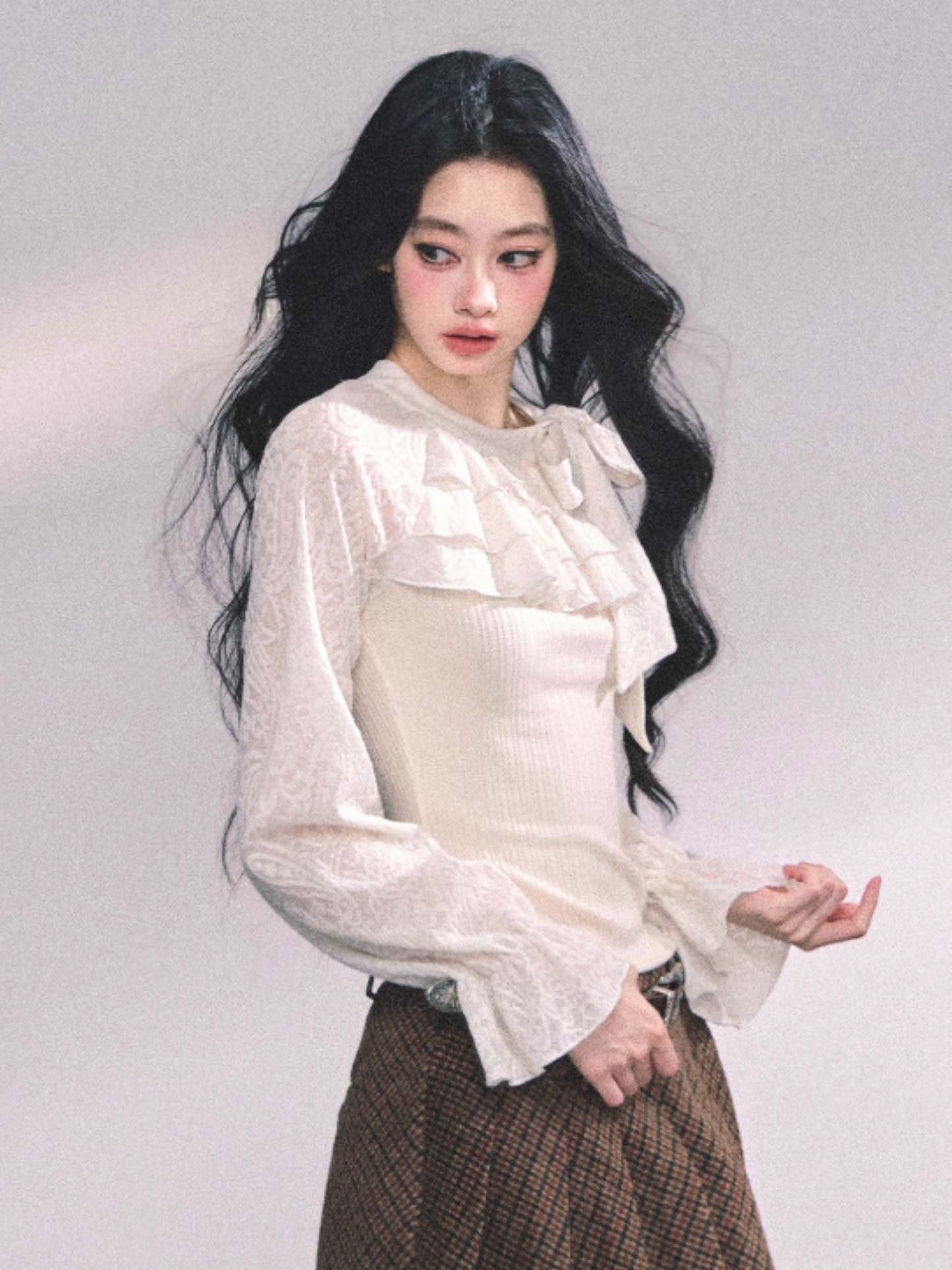 少也眼 Moon-lit Ruffle Lace Knit Layered Long Sleeve Top