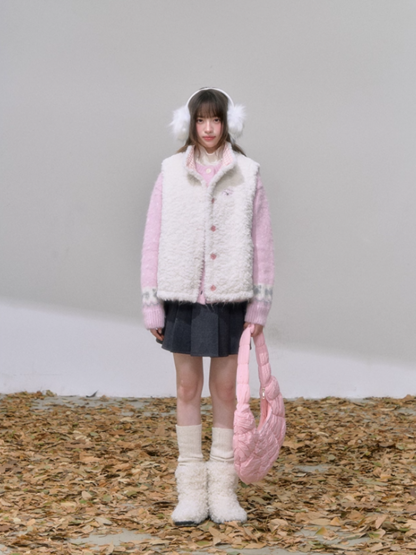 "格调翻转" Reversible Soft Girl Vest – Faux Fur & Pastel Pink Plaid Gilet