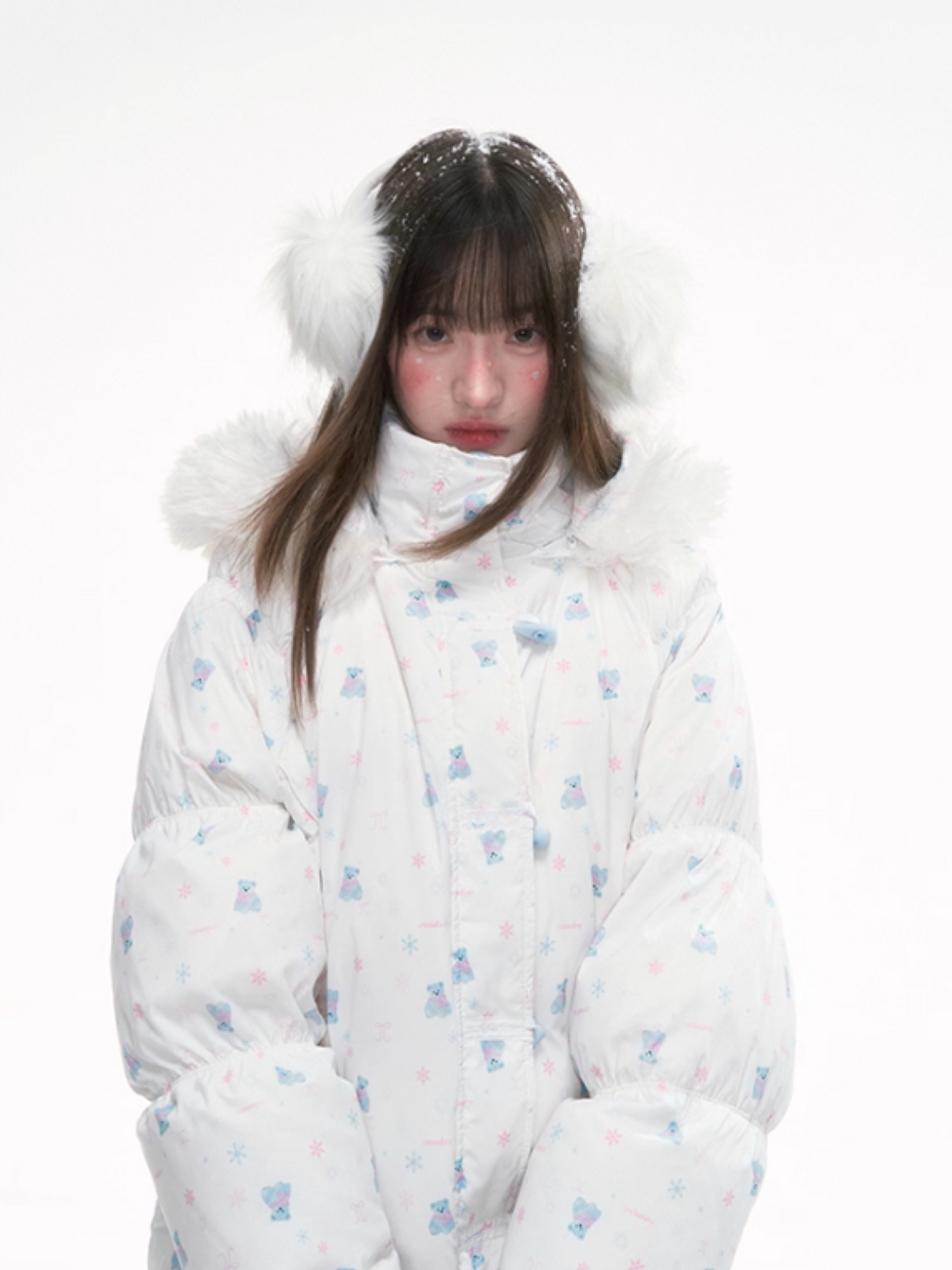 '落雪熊迹' Puffer Jacket with Faux Fur Hood & Blue Bear Print