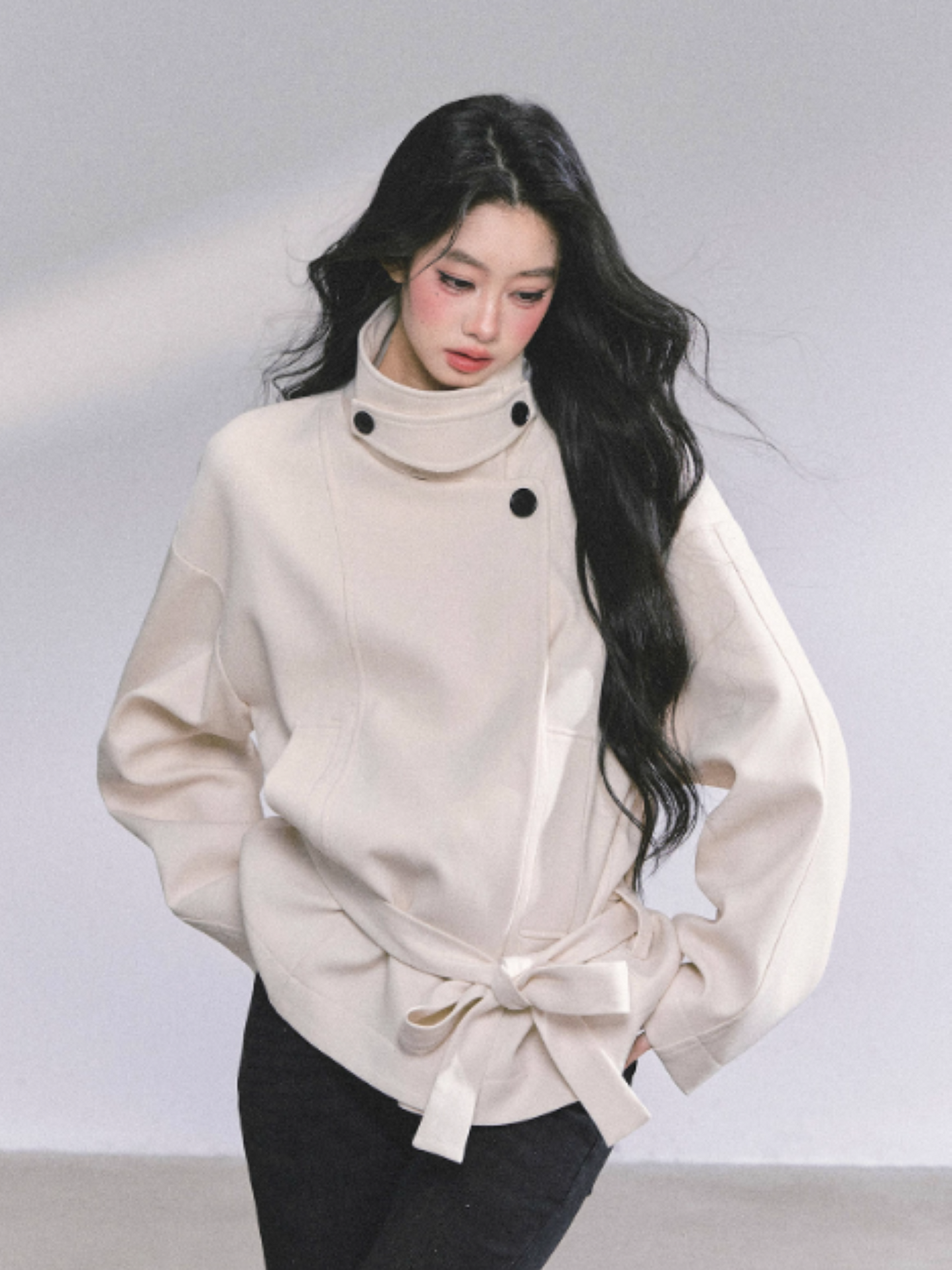 少也眼 “First Snow, Softened” Hepburn-Style Winter Trench Coat - White 941615