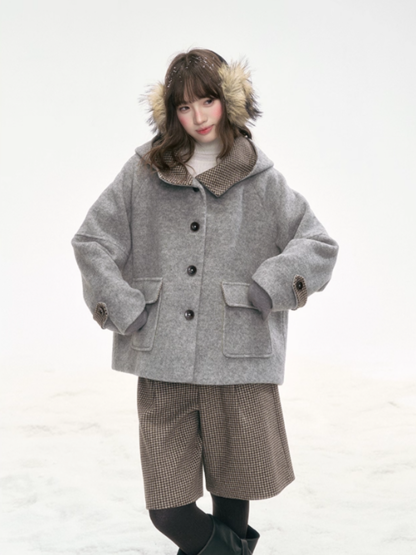 "Ash Mist Soft Wool" Two-Piece Set – Gray Coat & Plaid Shorts LL2025318