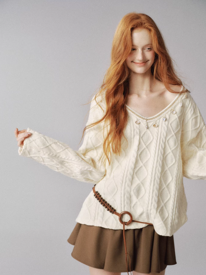 "贝壳物语" Ivory Oatmilk Loose Knit V-Neck Sweater with Shell Trim