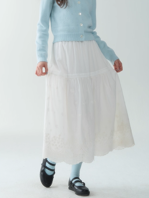 罐头士多所 - "Snowy Meadow" White Embroidered A-Line Midi Skirt