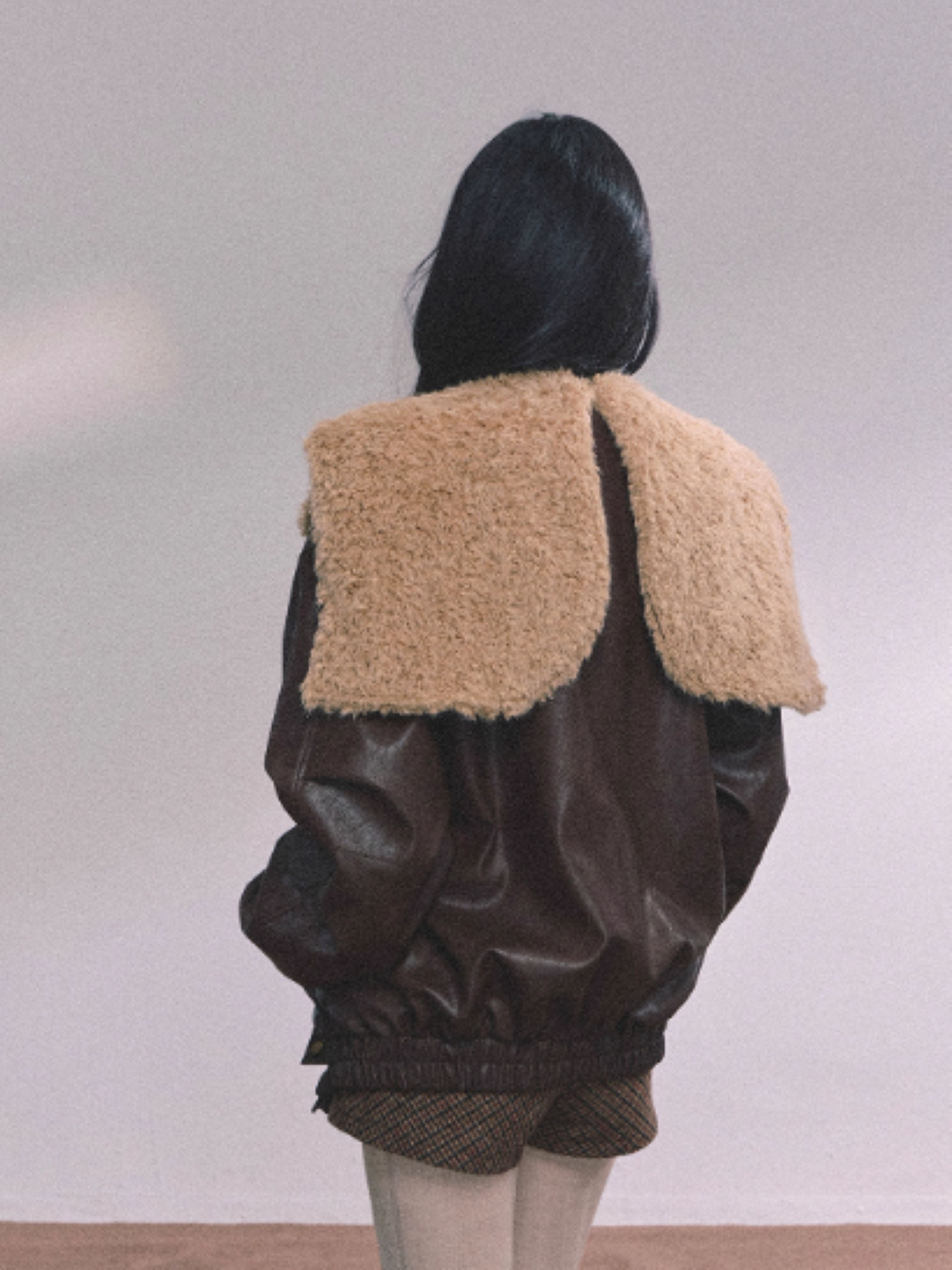 少也眼 Loose Fit PU Leather Jacket with Sherpa Lining