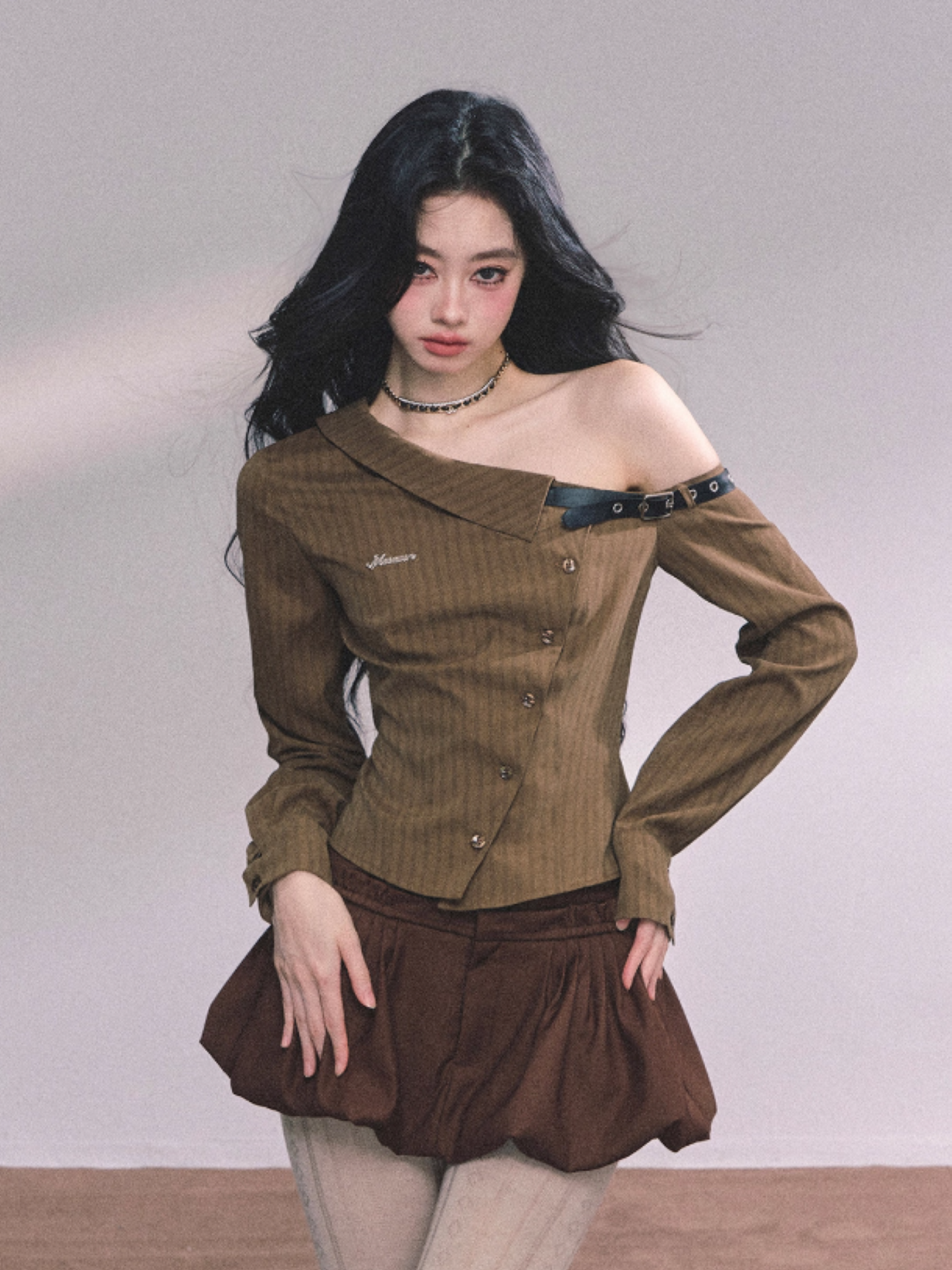 少也眼 Elegant American-Style Off-Shoulder Striped Shirt
