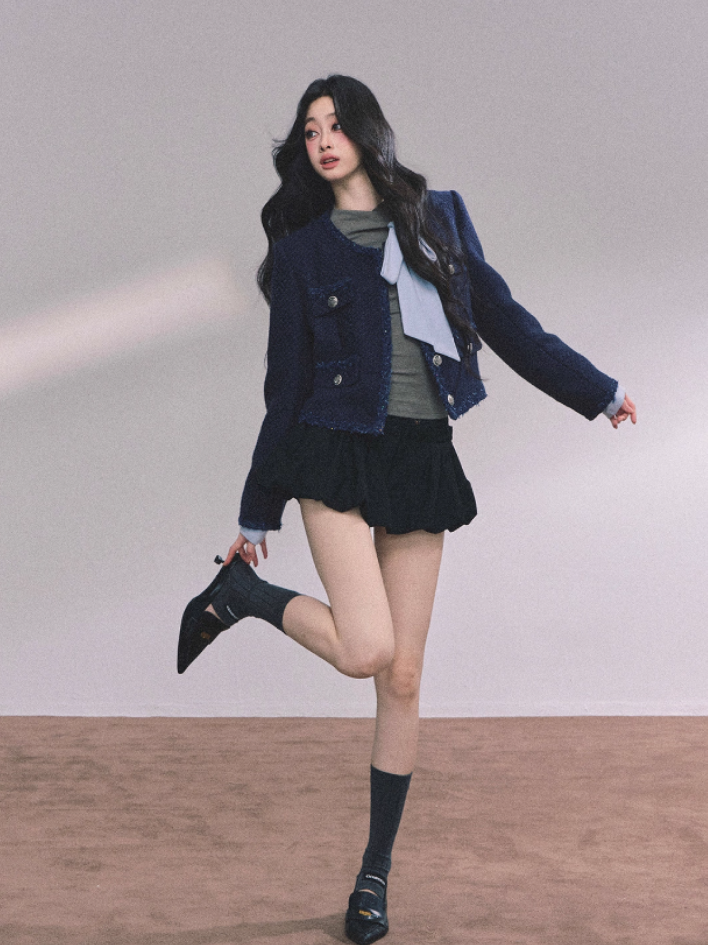 少也眼 Chanel-Inspired Loose Fit Tweed Jacket + Gray Top