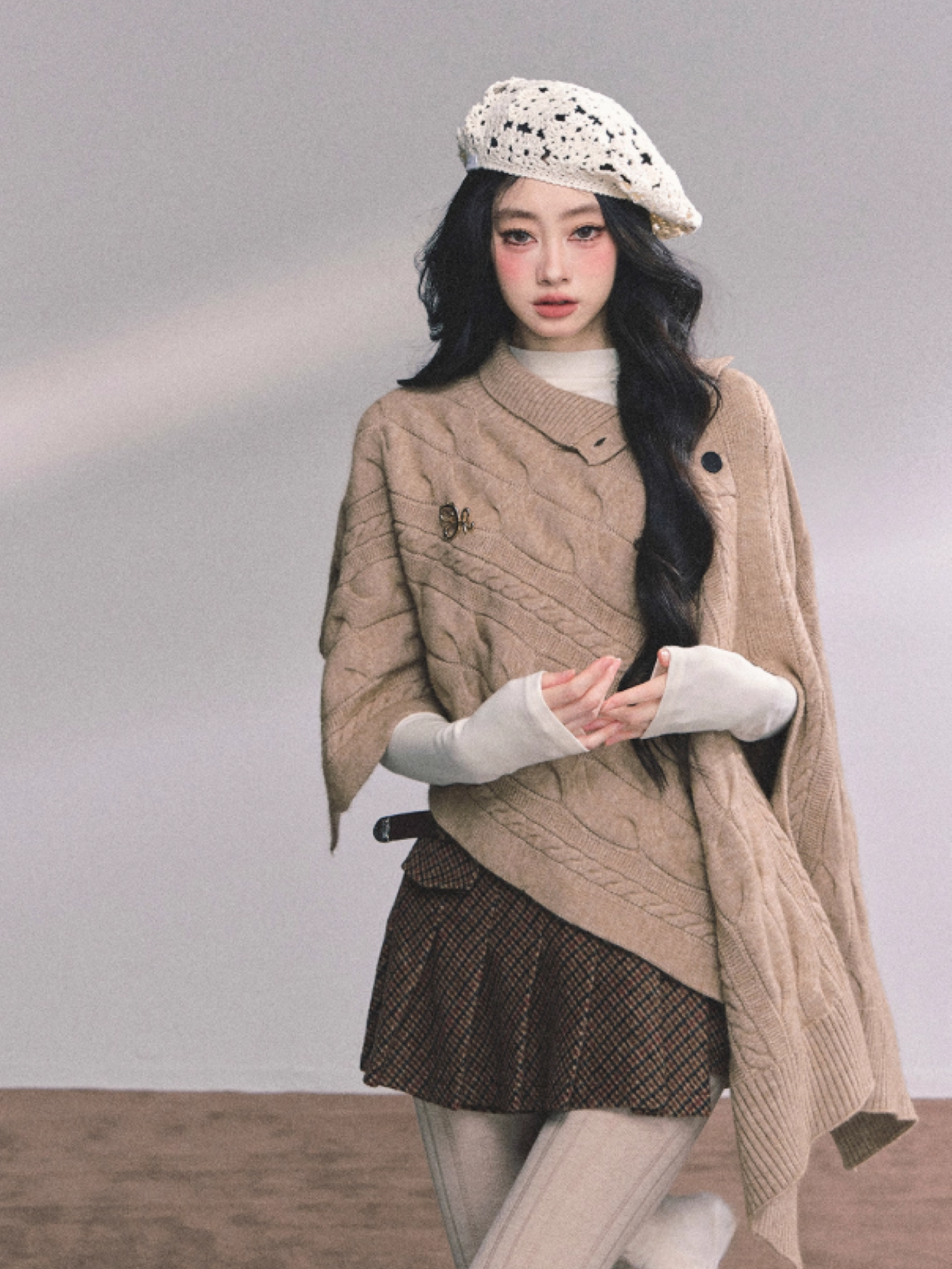 少也眼 British-Inspired Loose Fit Knit Cape