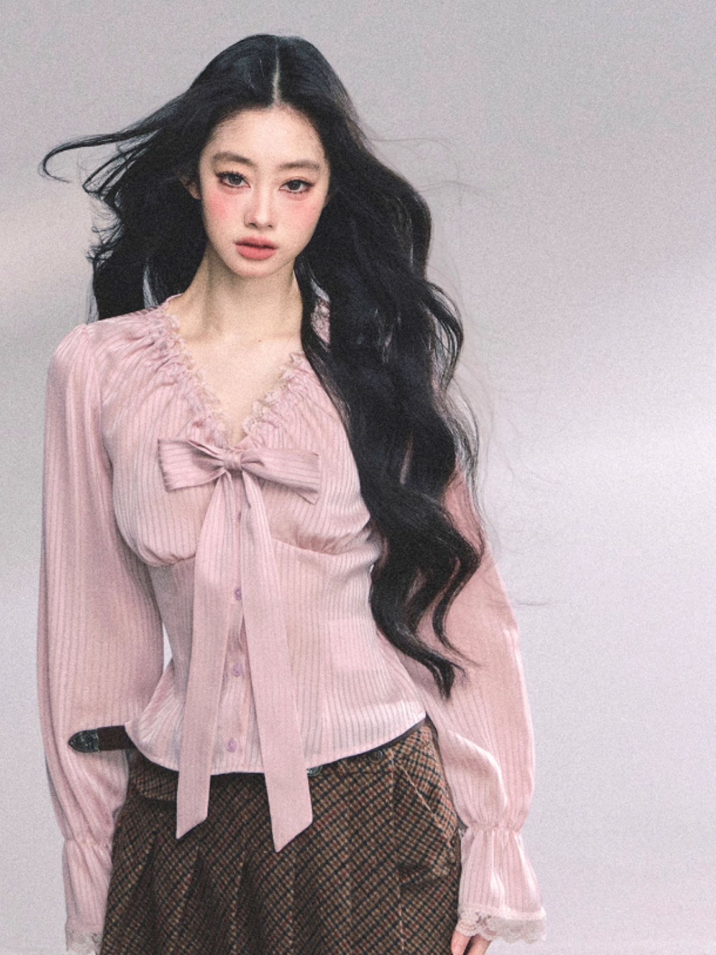 少也眼 Sweet Lolita-Inspired Slim Fit Lace Blouse