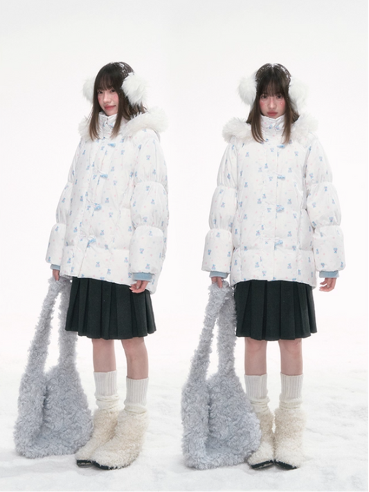 '落雪熊迹' Puffer Jacket with Faux Fur Hood & Blue Bear Print