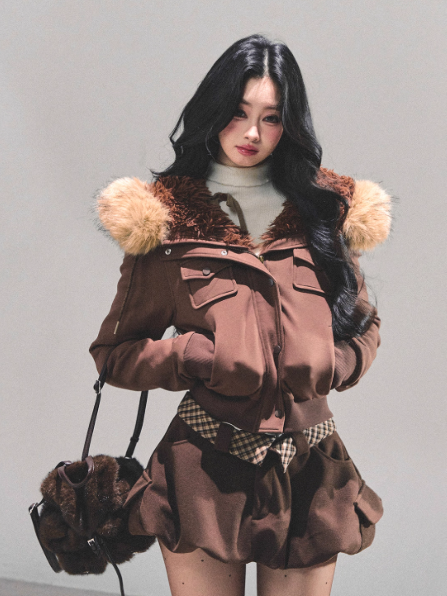 少也眼 “Snowvel Embrace” Hooded Sherpa Jacket - Coffee Brown 874351