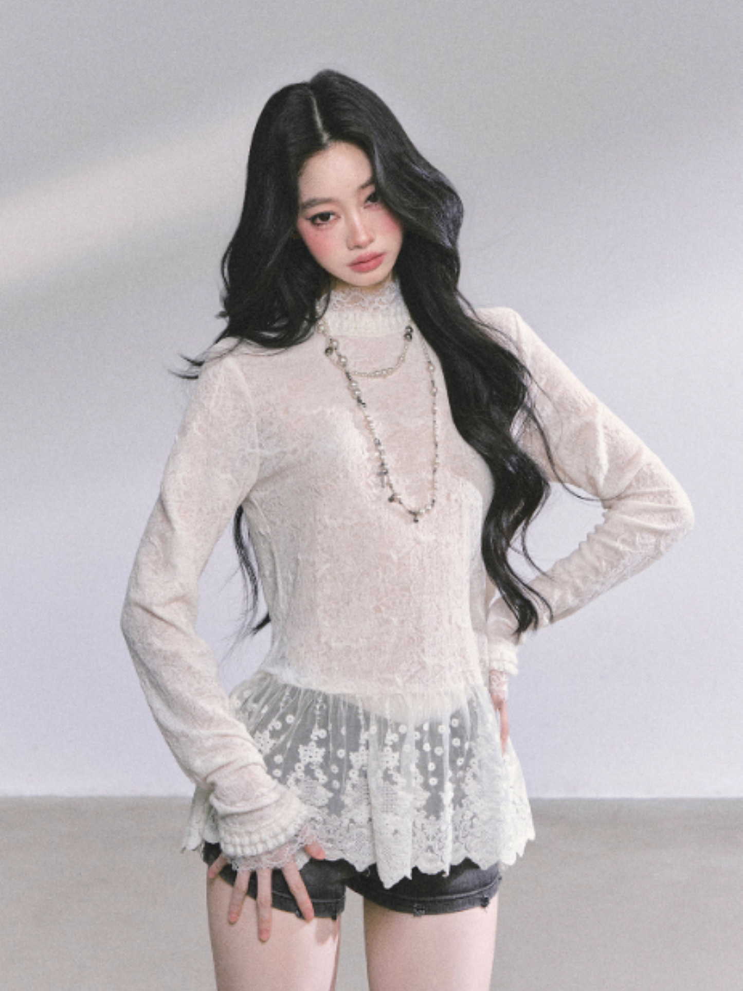 "日暮巴塞尔" Lace Hollow Semi-Turtleneck Slim Fit Long Sleeve Top