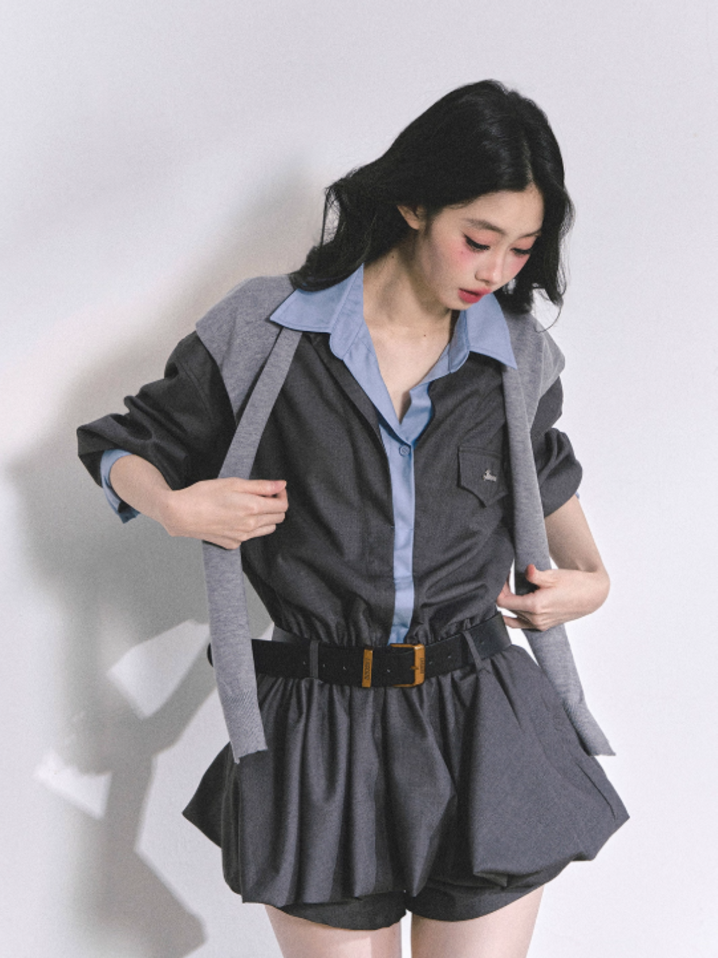 少也眼 Yale Preppy Puff Mini Dress Set with Shorts, Belt & Shawl (Gray)