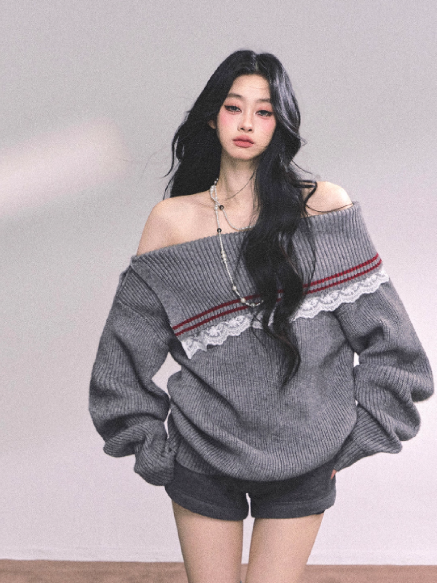 少也眼 Korean Slouchy Lace-Trim Asymmetrical Shoulder Sweater