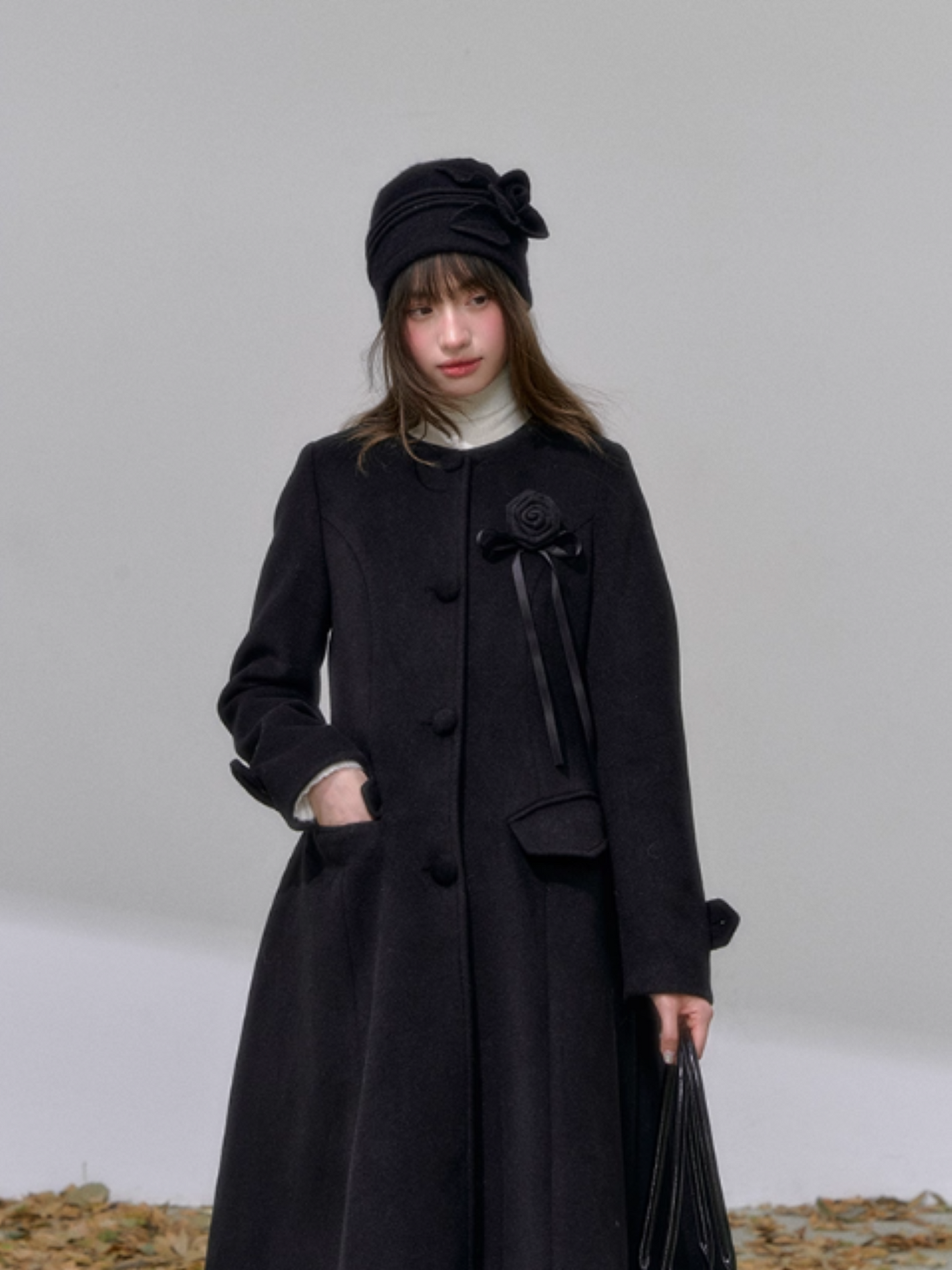 "雪夜棋局" Double-Breasted Wool Coat – Black Tailored Cape with Optional Rose Brooch