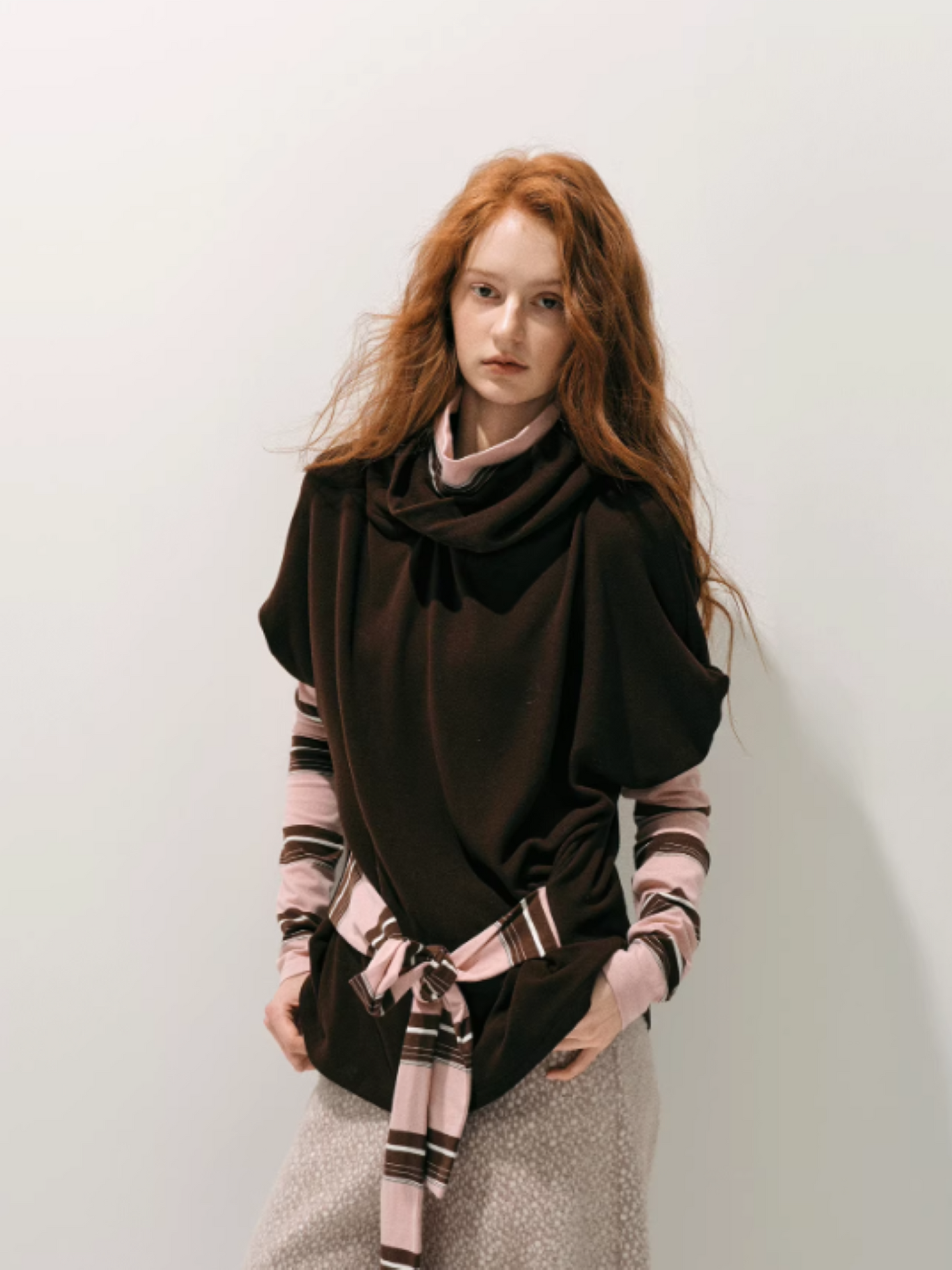 "粉色巧克力" Layered Mock-Neck Knit Top in Pink & Chocolate