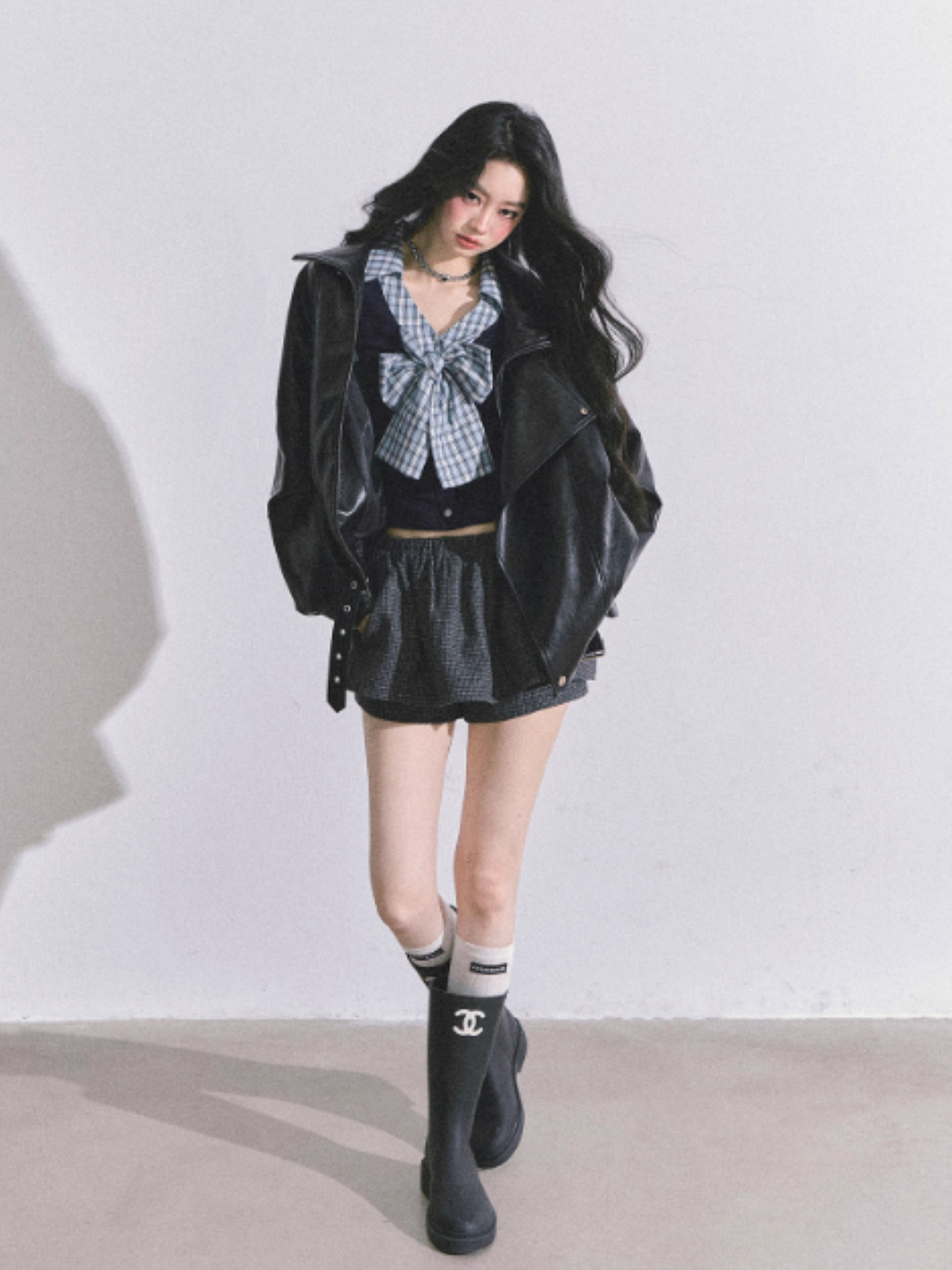 少也眼 Navy Blue Plaid Layered-Look Long Sleeve T-Shirt with Bow