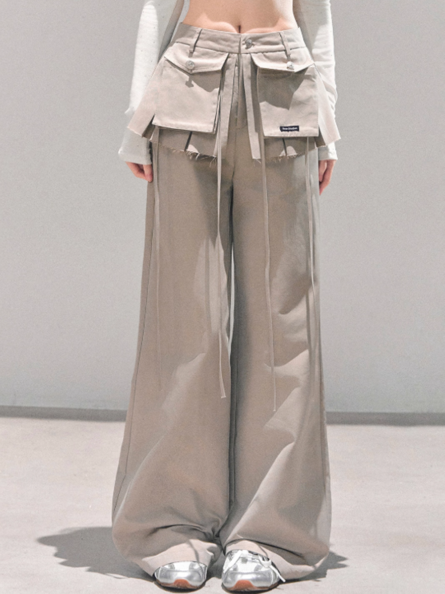 机能 “City Ease” Wide-Leg Trousers - LIGHT GRAY