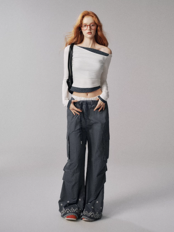 "浪漫波尔卡" Asymmetric Polka Dot Colorblock Long Sleeve Top (White)