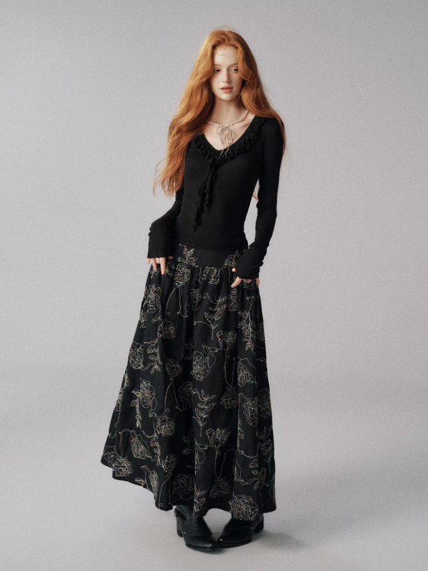 "氧气银河" V-Neck Ruffle Long-Sleeve Knit Top (Deep Black)