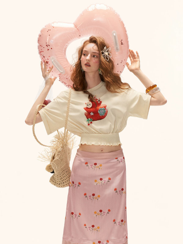 "Strawberry Tart Muse" Off-Shoulder Cropped T-shirt WE939