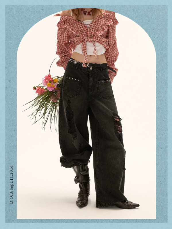 "Street Rebel Mood" Distressed Black Straight-Leg Jeans WE932