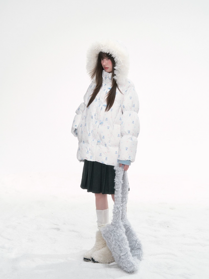 '落雪熊迹' Puffer Jacket with Faux Fur Hood & Blue Bear Print