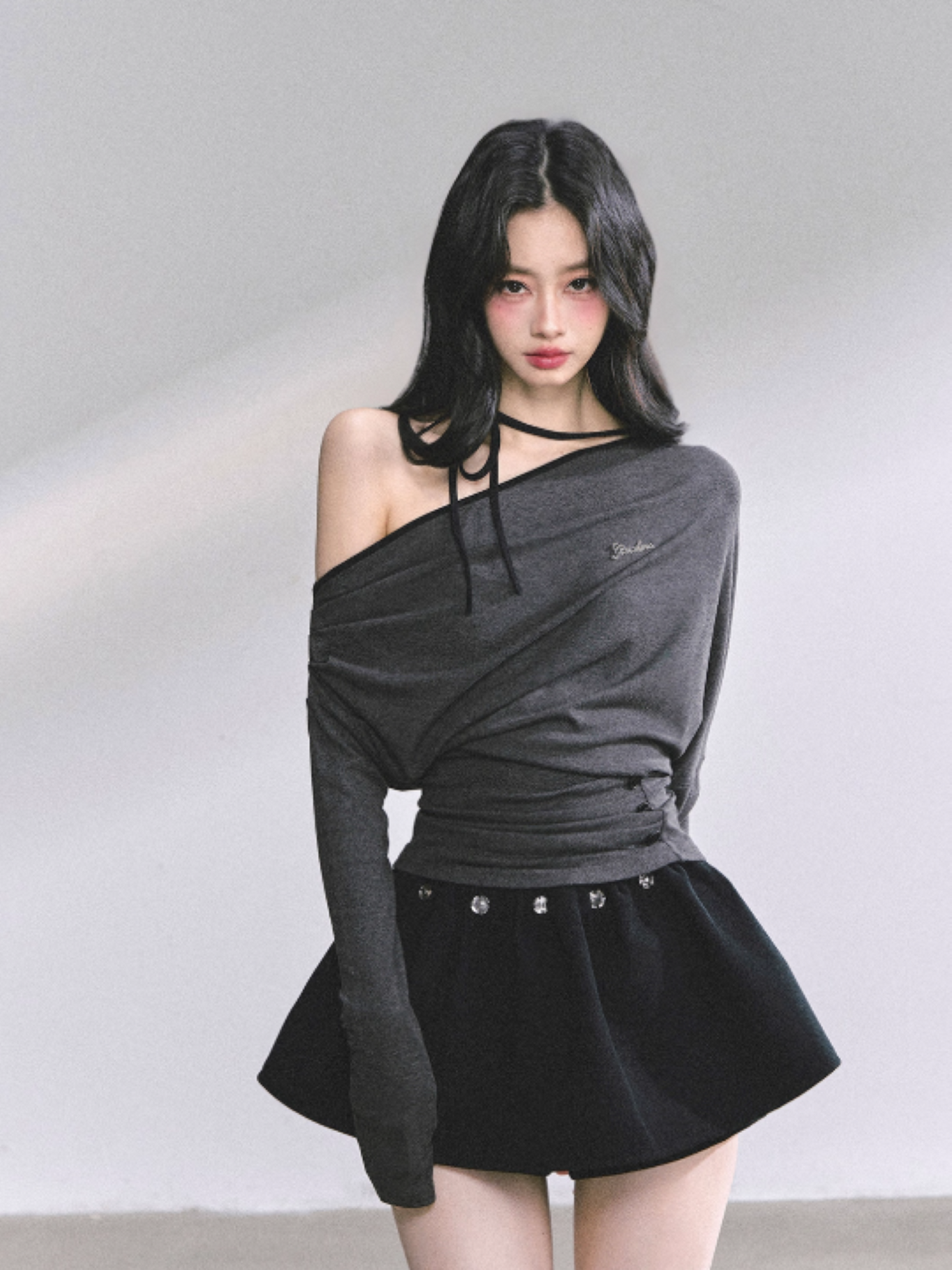 少也眼 K-pop Trainee Off-Shoulder Halter Long Sleeve Top (Grey)
