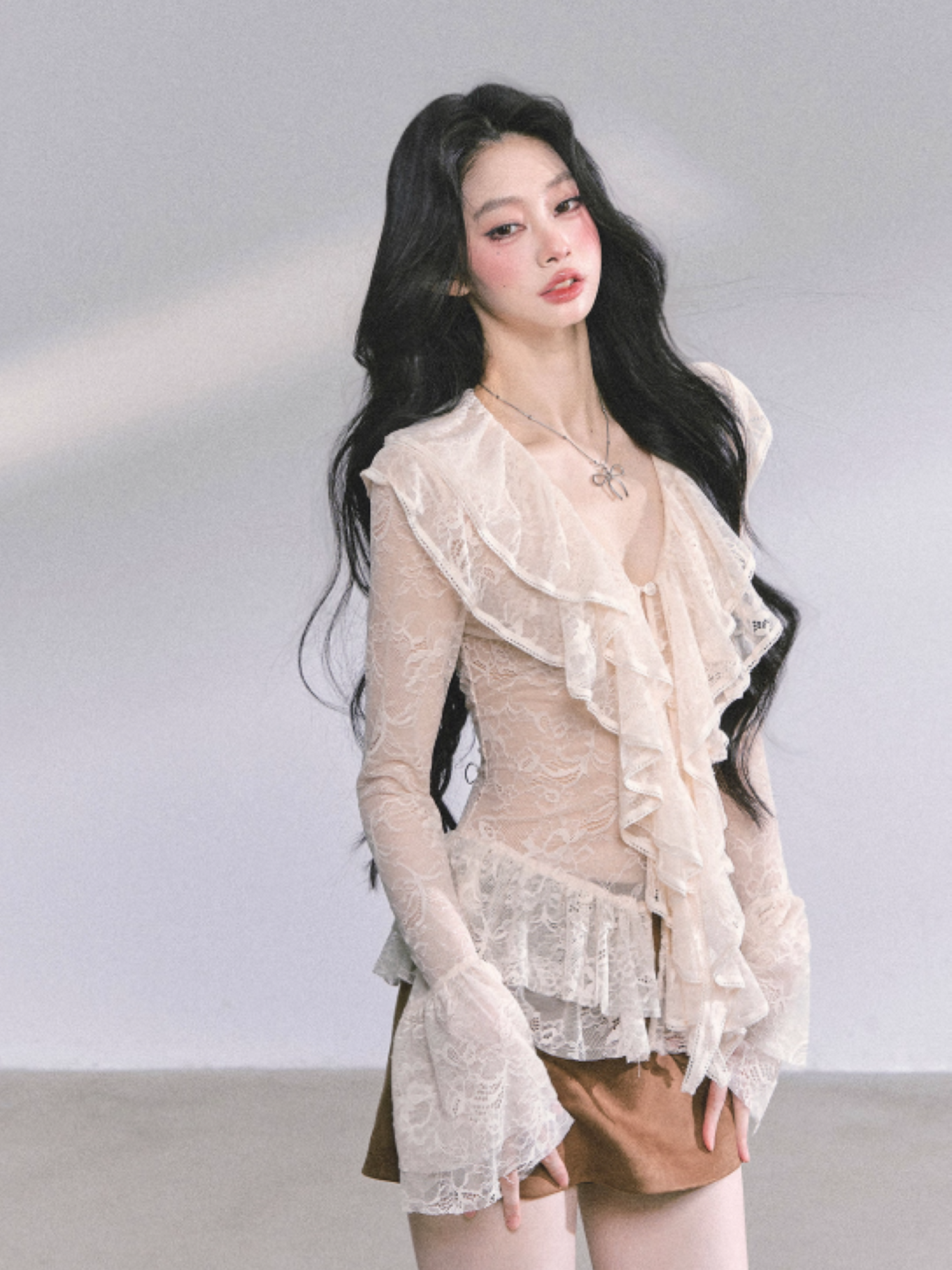 少也眼 London Café French Hepburn Woolen Three-Piece Set – Jacket, Top & Mini Skirt