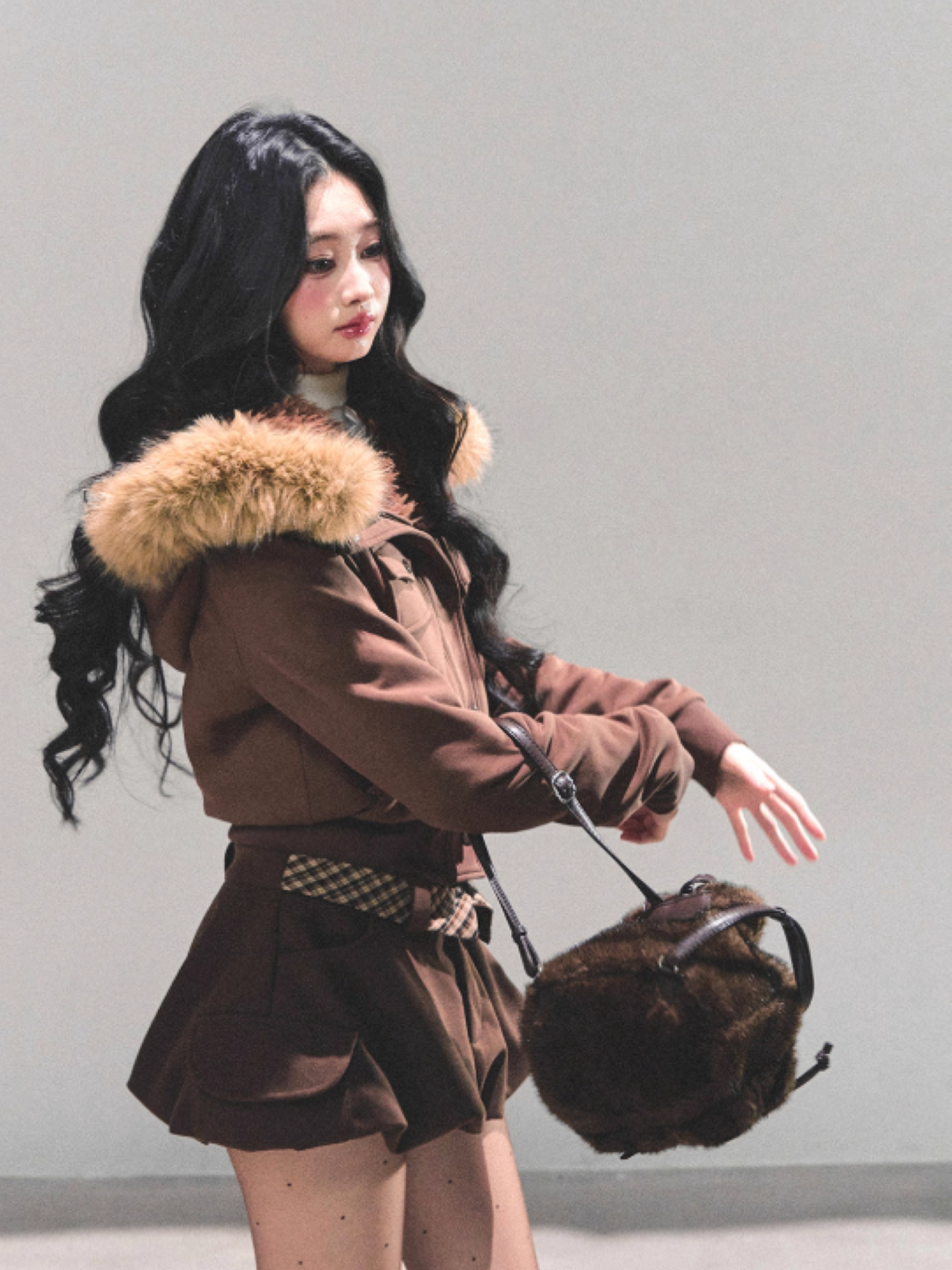 少也眼 “Snowvel Embrace” Hooded Sherpa Jacket - Coffee Brown 874351