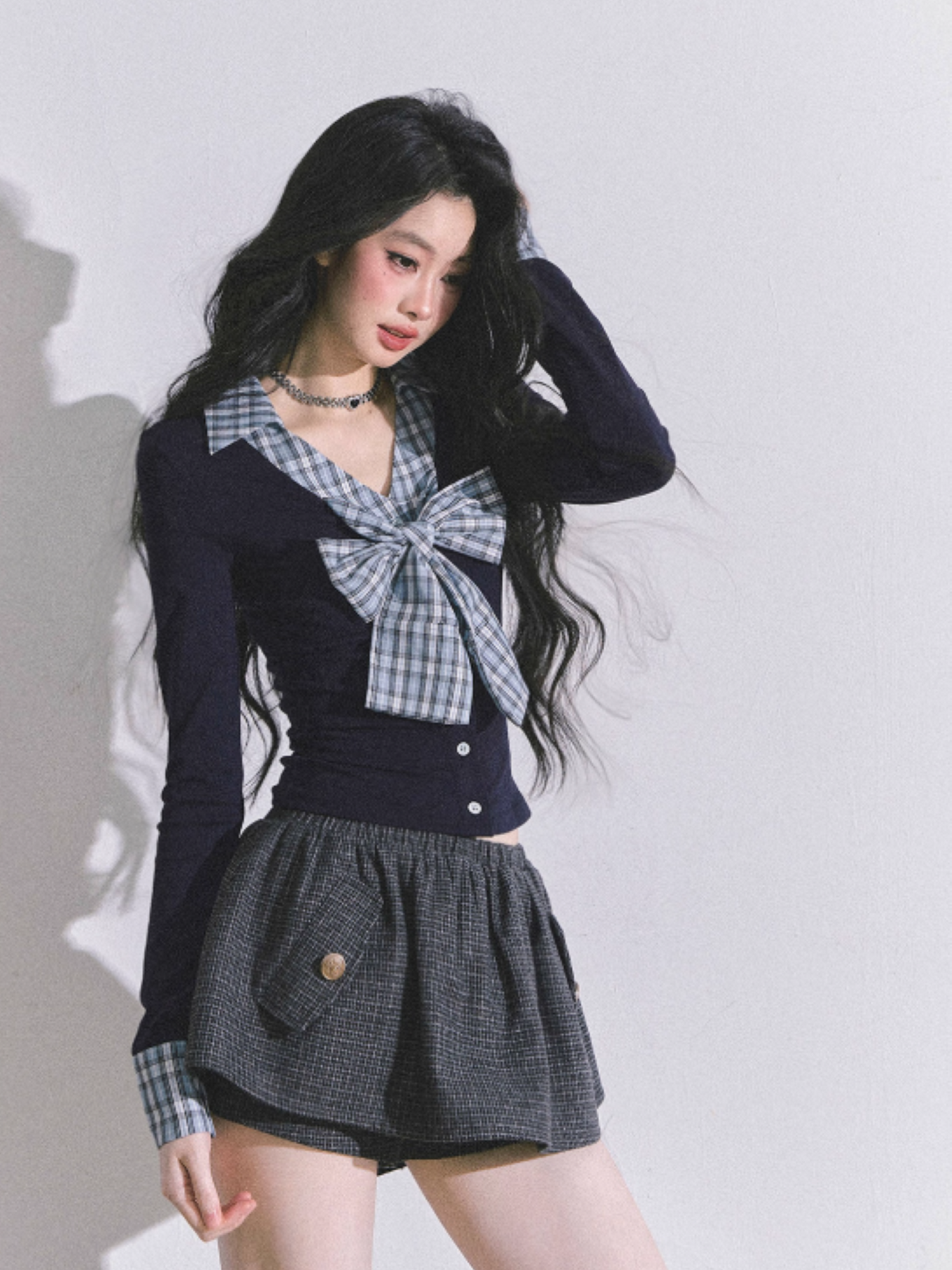 少也眼 Navy Blue Plaid Layered-Look Long Sleeve T-Shirt with Bow