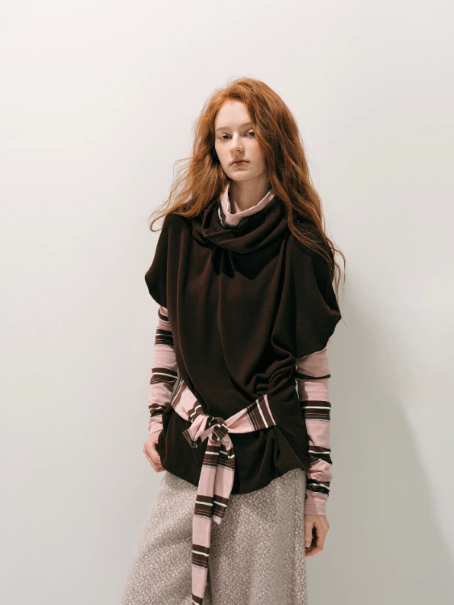 "粉色巧克力" Layered Mock-Neck Knit Top in Pink & Chocolate