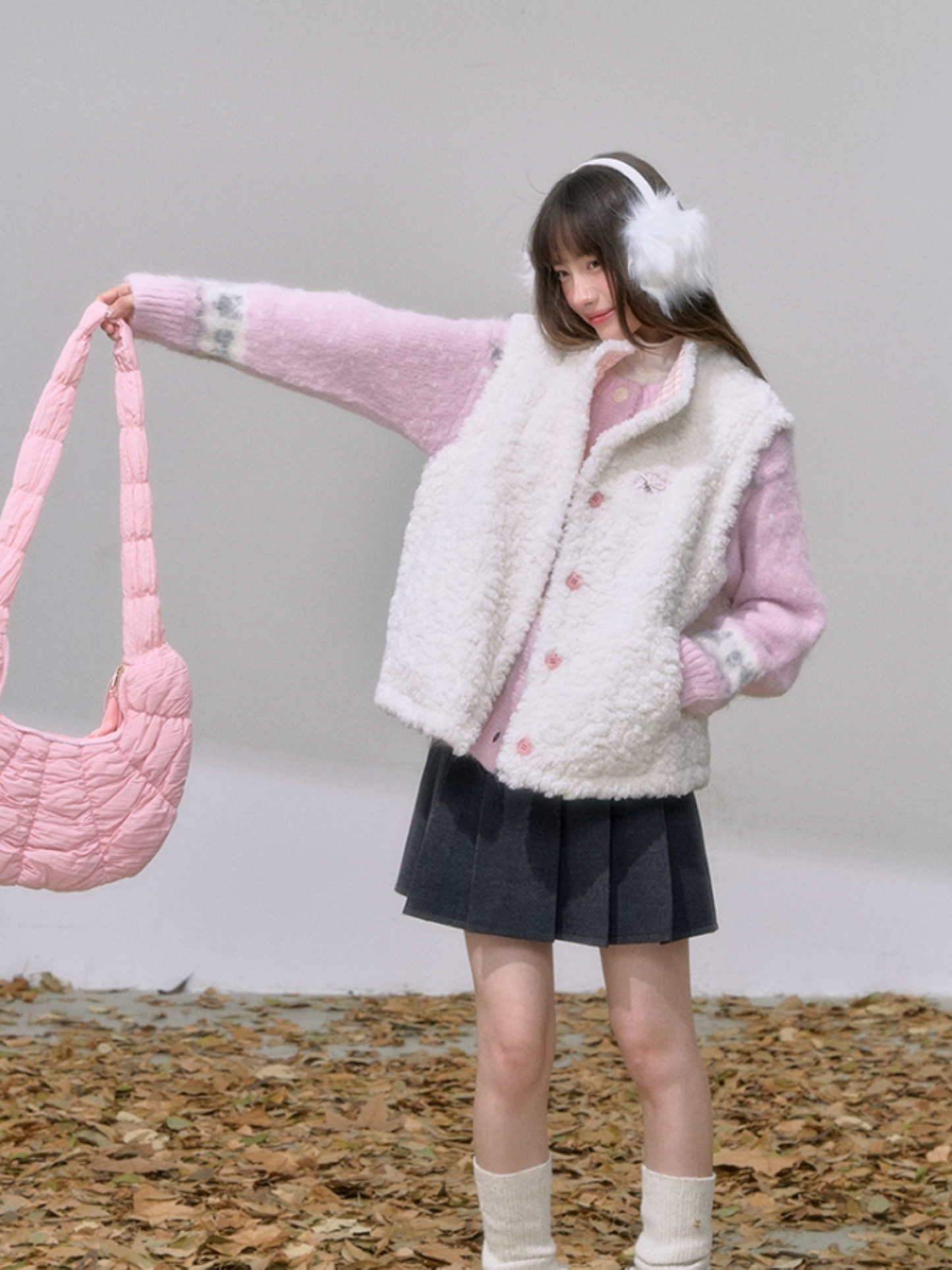"格调翻转" Reversible Soft Girl Vest – Faux Fur & Pastel Pink Plaid Gilet