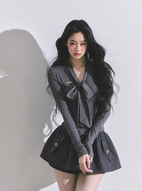 少也眼 Suzy Inspired Minimal Korean V-Neck Slim Fit Long Sleeve Top