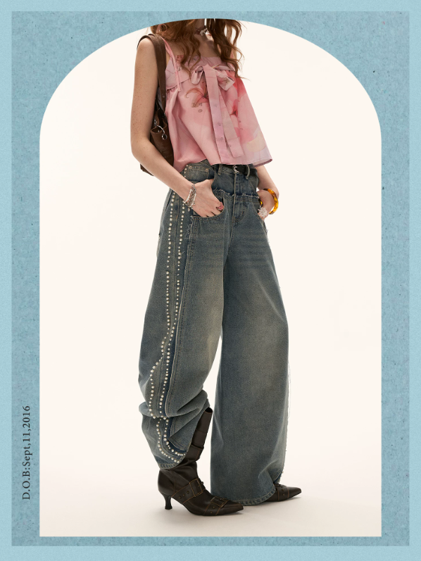 "Vintage Luxe Mood" Studded Distressed Straight-Leg Jeans WE1001