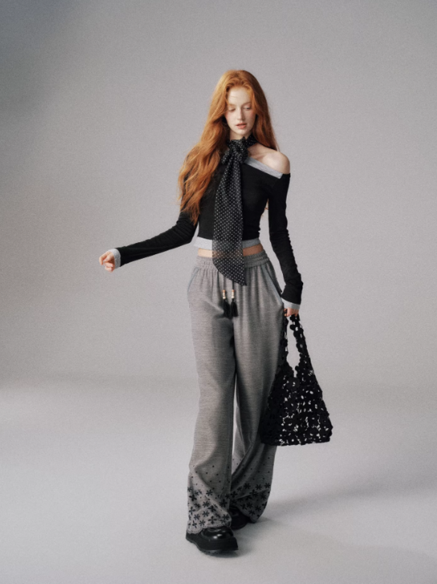 "秋日心事" Paisley Embroidered Drawstring Straight Pants (Grey)