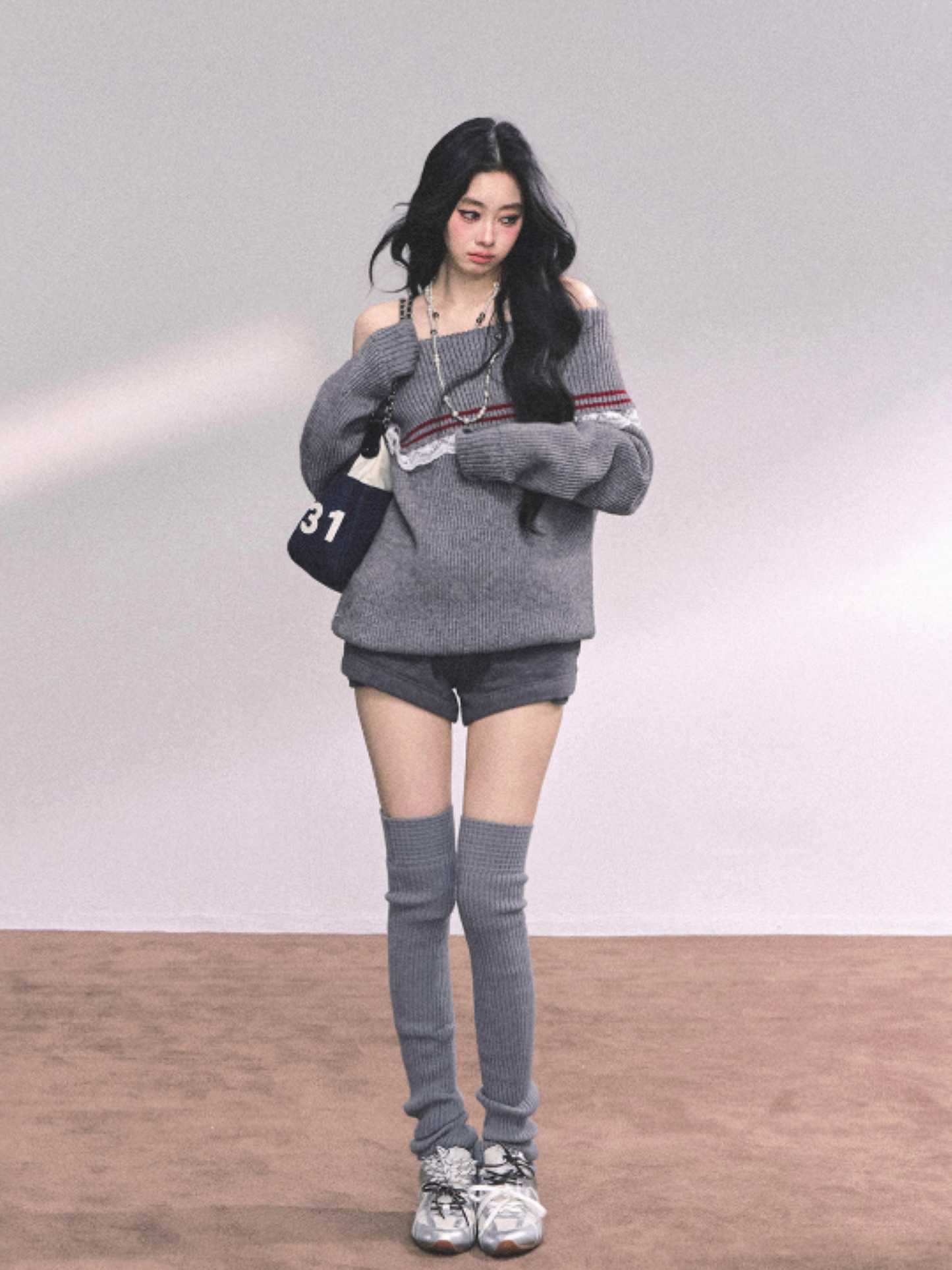 少也眼 Korean Slouchy Lace-Trim Asymmetrical Shoulder Sweater