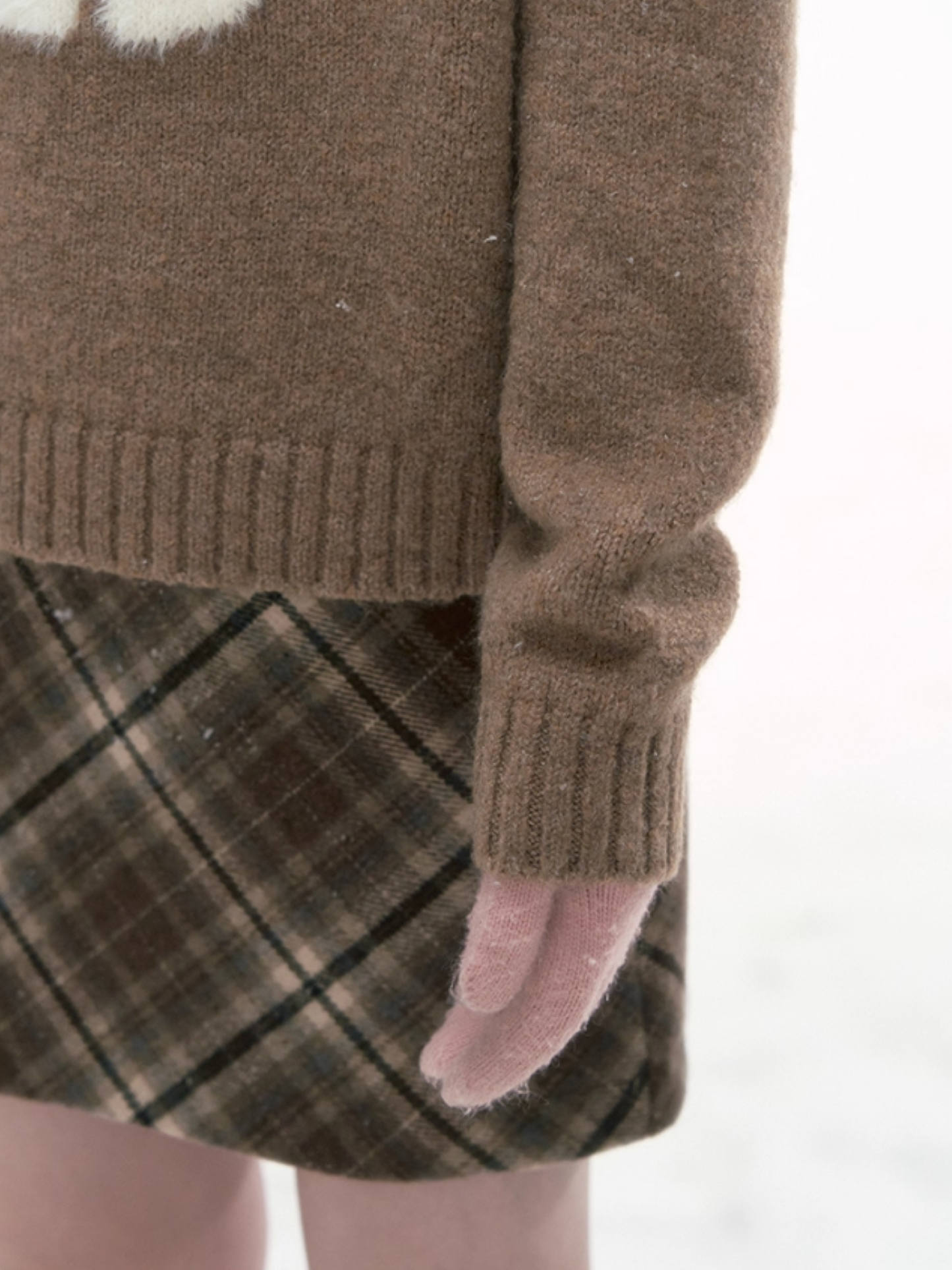 '可可慕斯' Brown Knit Sweater with Westie Dog Embroidery