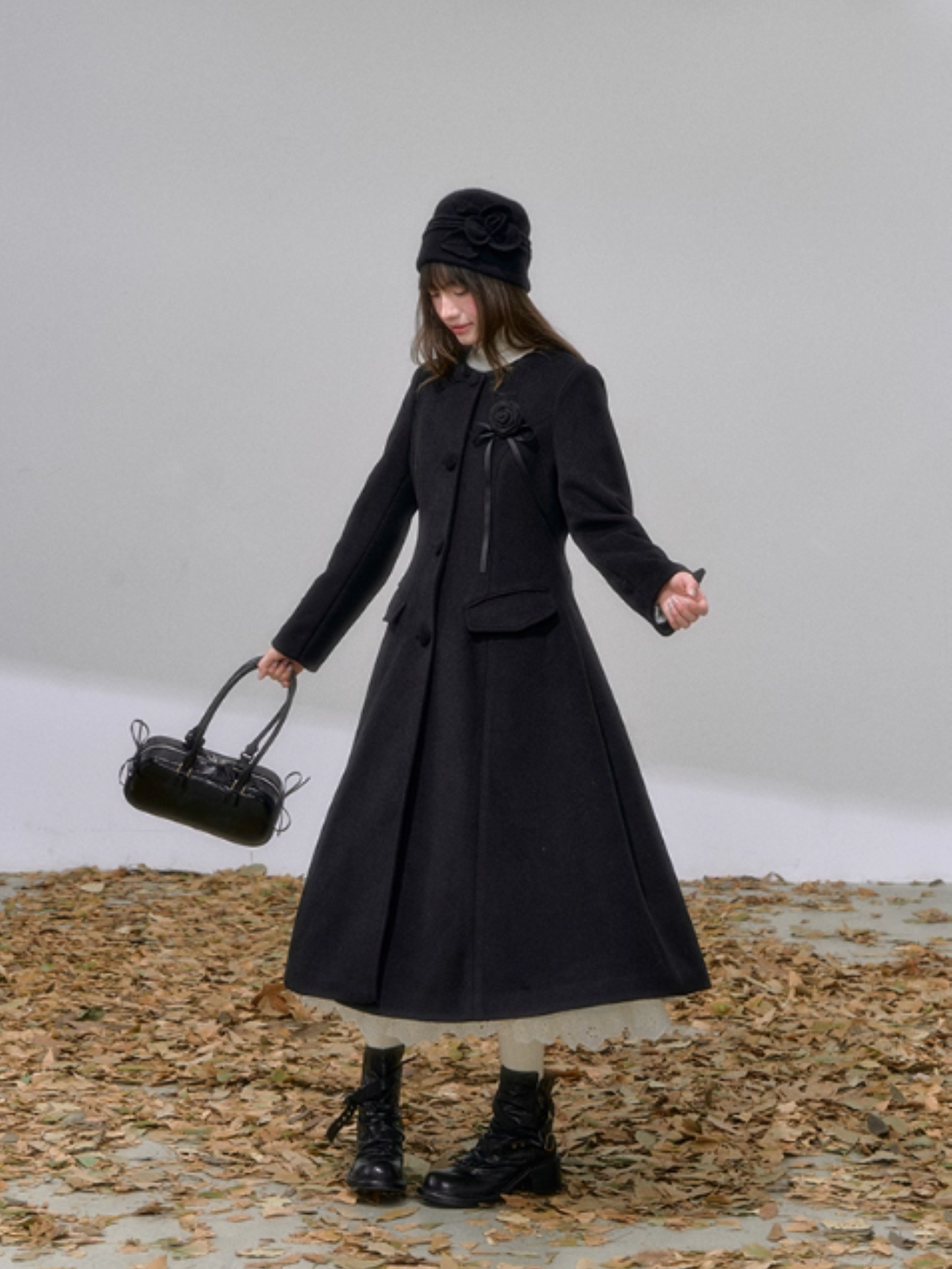 "雪夜棋局" Double-Breasted Wool Coat – Black Tailored Cape with Optional Rose Brooch