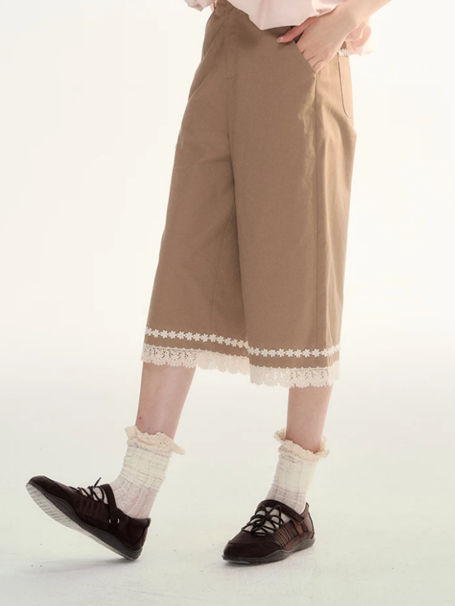 Caramel Lace Trim Cropped Straight-Leg Pants WW2026085
