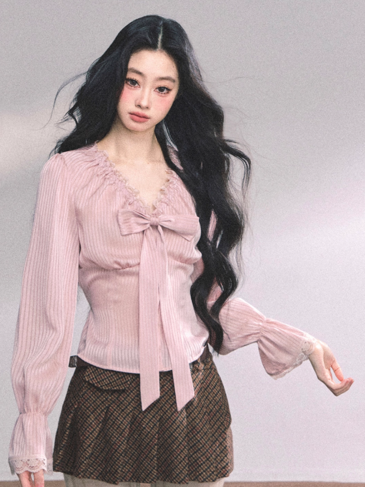 少也眼 Sweet Lolita-Inspired Slim Fit Lace Blouse