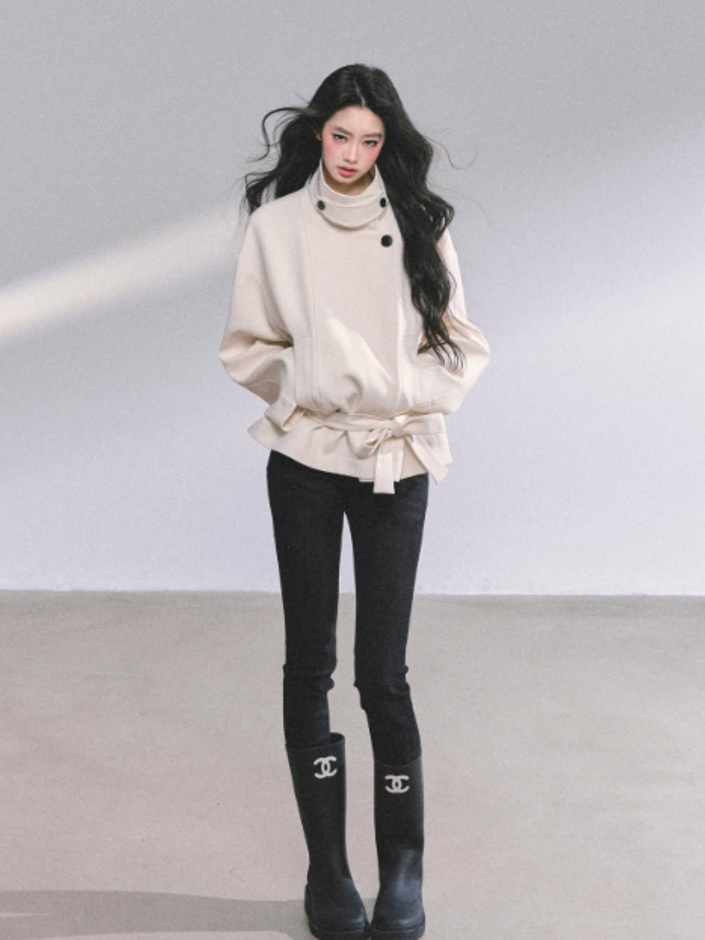 少也眼 “First Snow, Softened” Hepburn-Style Winter Trench Coat - White 941615