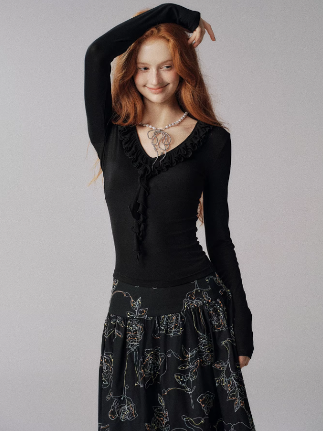 "氧气银河" V-Neck Ruffle Long-Sleeve Knit Top (Deep Black)