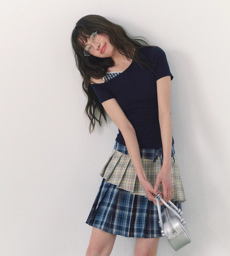 罐头粪便 - Preppy Gingham Patchwork One-Shoulder Tee – Slim Fit Summer Style