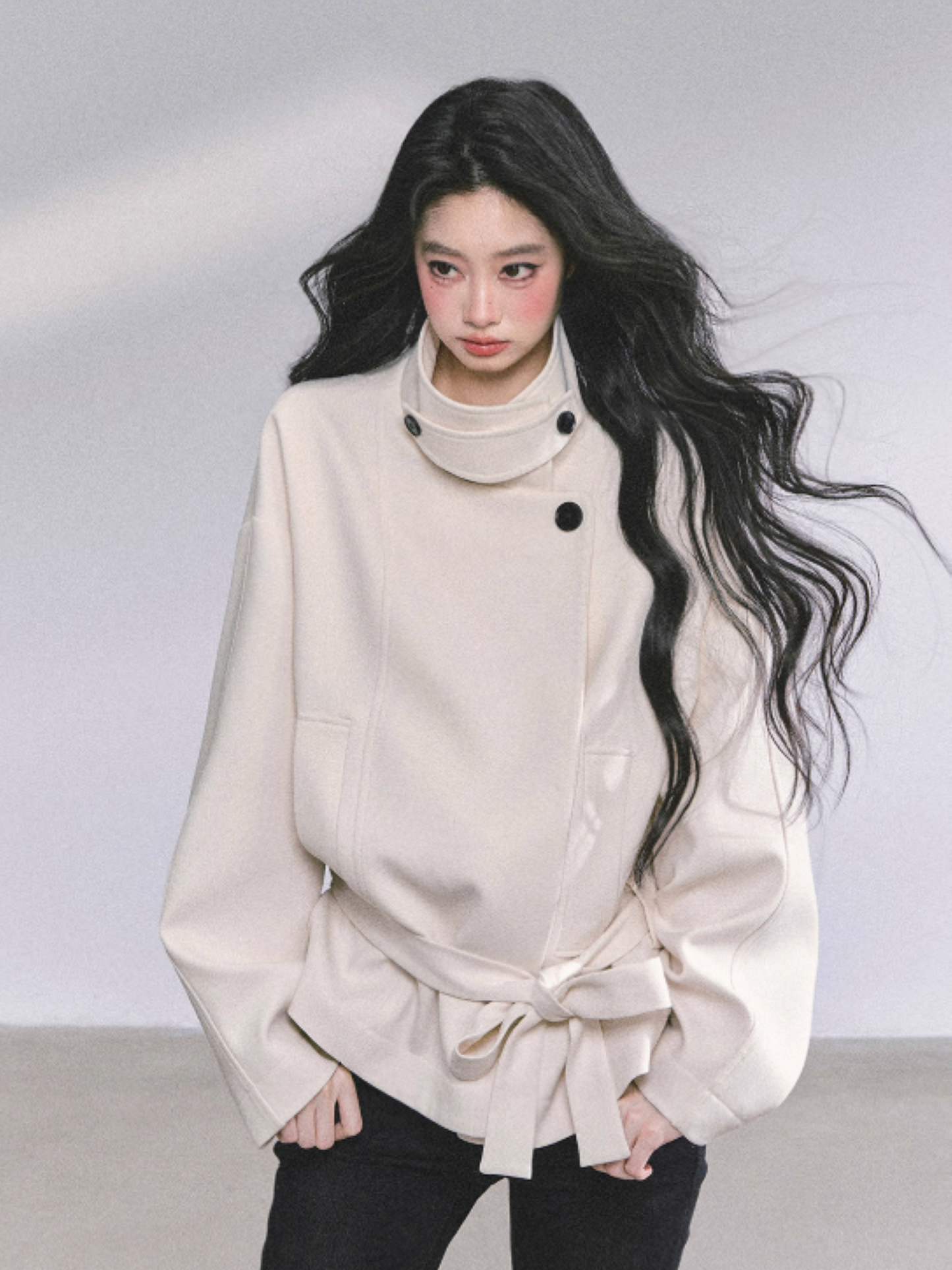 少也眼 “First Snow, Softened” Hepburn-Style Winter Trench Coat - White 941615