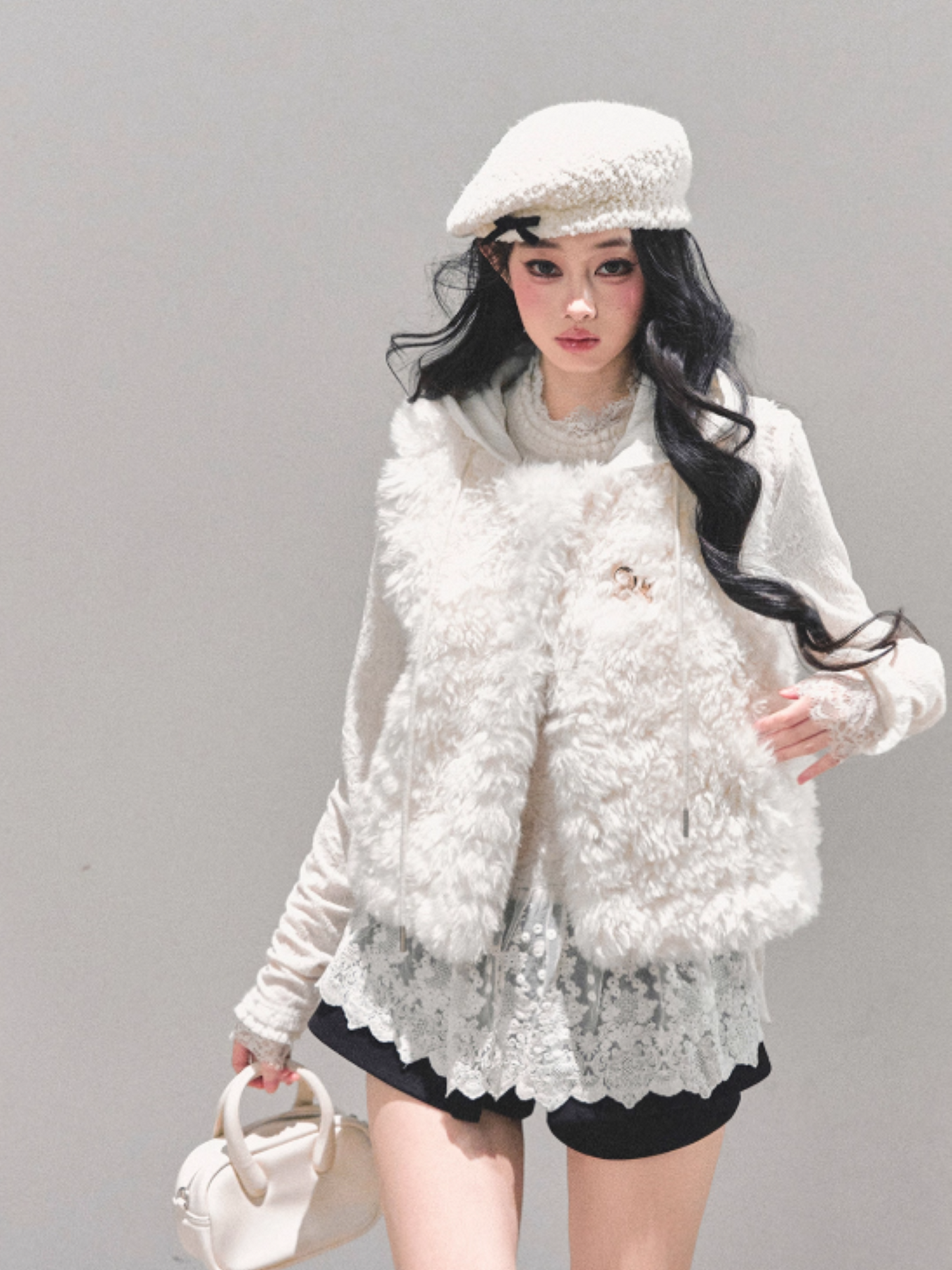 少也眼 “The Weightless Snow" Faux Shearling Vest Jacket (with Removable Hood)